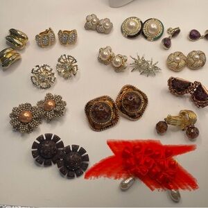 Lot Contains Matisse, HMN, & Unsigned Clips. Carolee has sold!